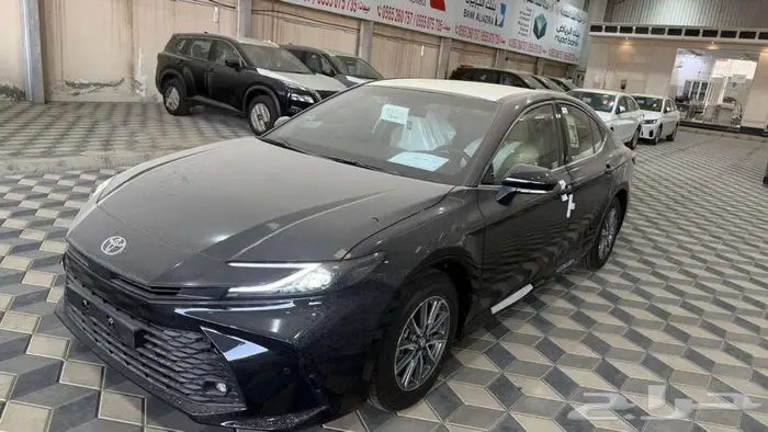 كامري اي بنزين ستاندر اسود 2025 1