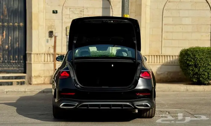 مرسيدس بنز E300 4Matic AMG 2024 جديد تحت الضمان 4