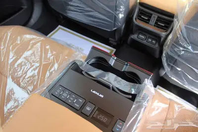 لكزس - ES300 Bh هايبرد - 2024 - نص فل - خليجي 15