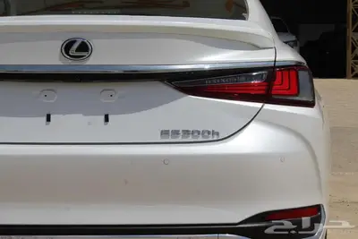 لكزس - ES300 Bh هايبرد - 2024 - نص فل - خليجي 23