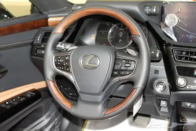 لكزس - ES350 CC - بريمي - 2025. 23
