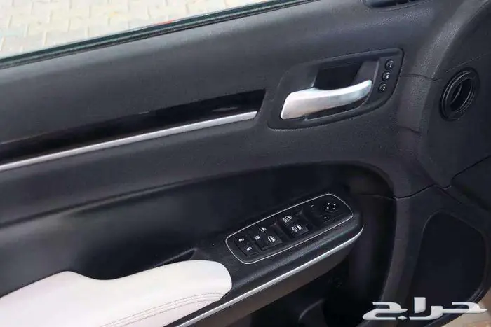 كرايزلر S 300 موديل 2020 14