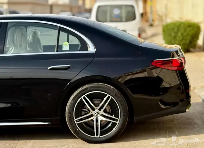 مرسيدس بنز E300 4Matic AMG 2024 جديد تحت الضمان 29