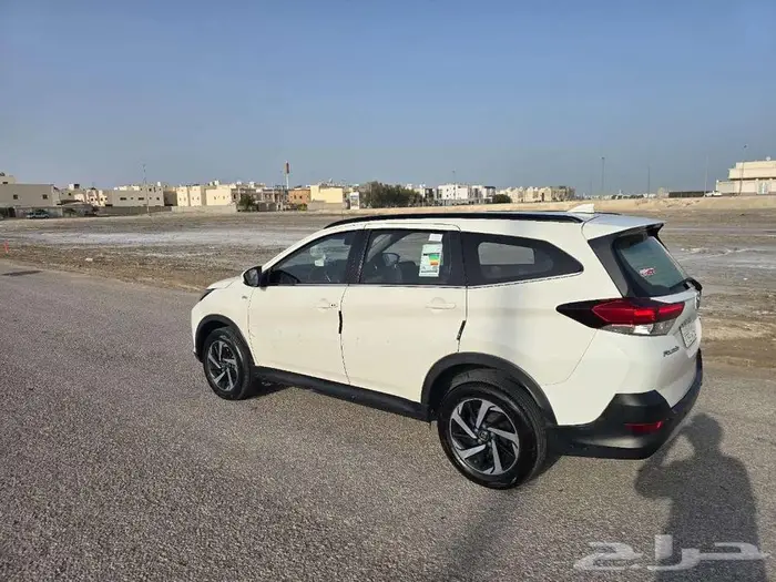Car Toyota Rush top of the line variant (Family used Car) 5