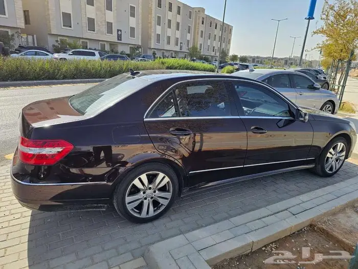 مرسيدس E300 موديل 2011 ماشية 140 كم . السعر 62000 ريال 3