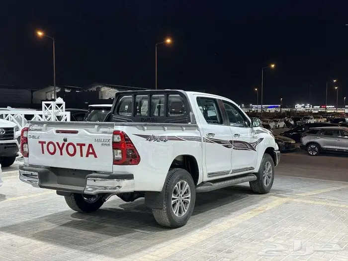 تويوتا هيلوكس 15