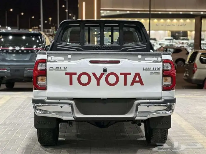 تويوتا هيلوكس 11