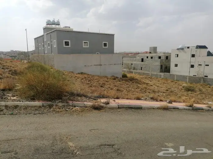 للبيع أرض بأبها في حي السلمة ال غليظ 10