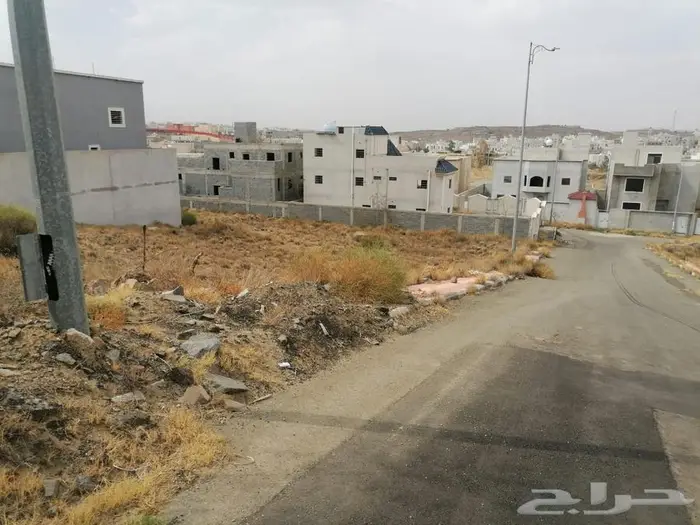 للبيع أرض بأبها في حي السلمة ال غليظ 11