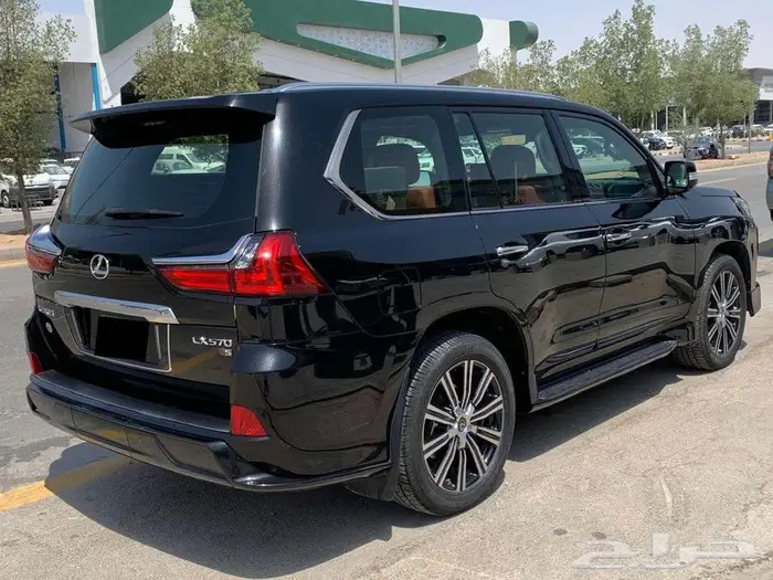 لكزس LX570 سبورت موديل 2020 فل كامل 4
