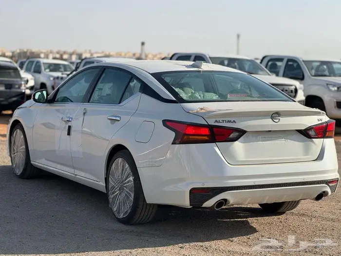 نيسان التيما SV نص فل موديل 2025 13