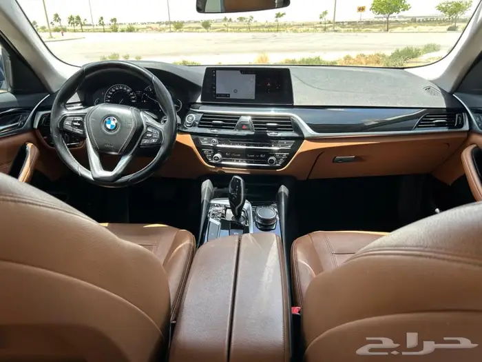 BMW الفئة الخامسة 520i م 2018 25