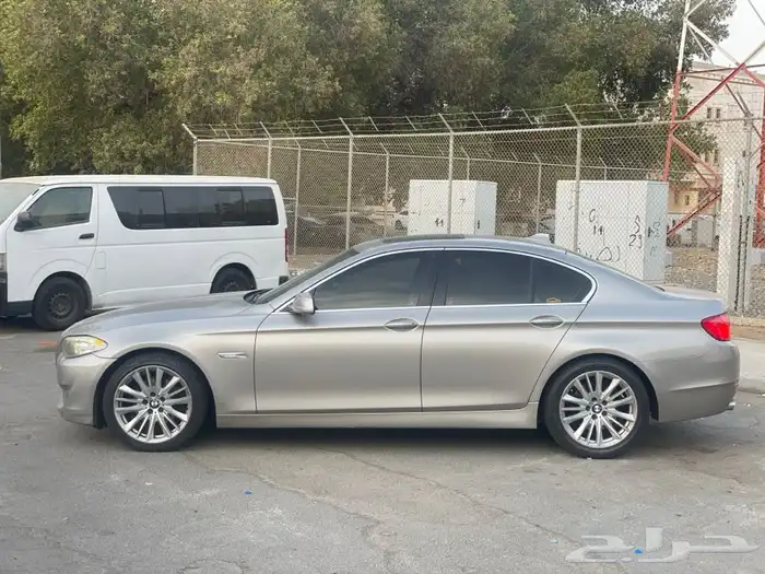 للبيع BMW -2013 -520 الحد 28 5