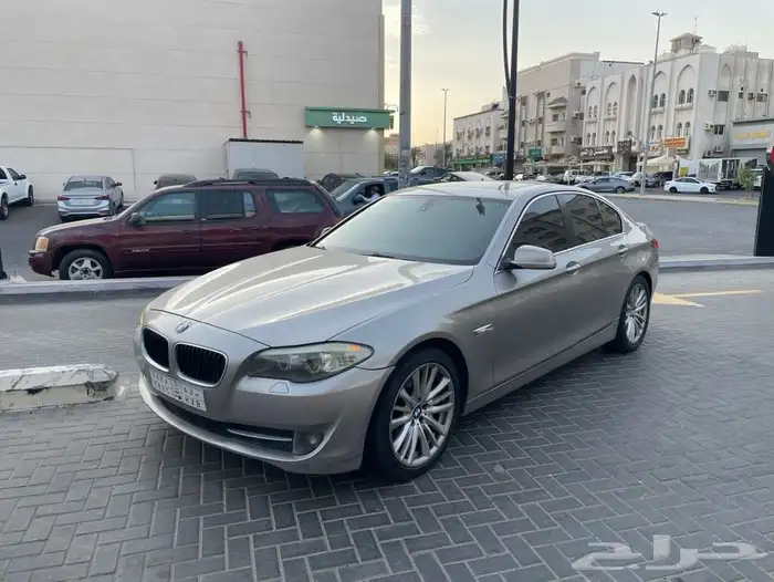 للبيع BMW -2013 -520 الحد 28 0