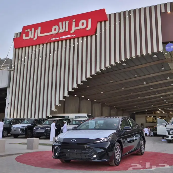 تويوتا كامري Eبنزين 2025 سعودي متوفر كل الالوان والفئات بنوك 1