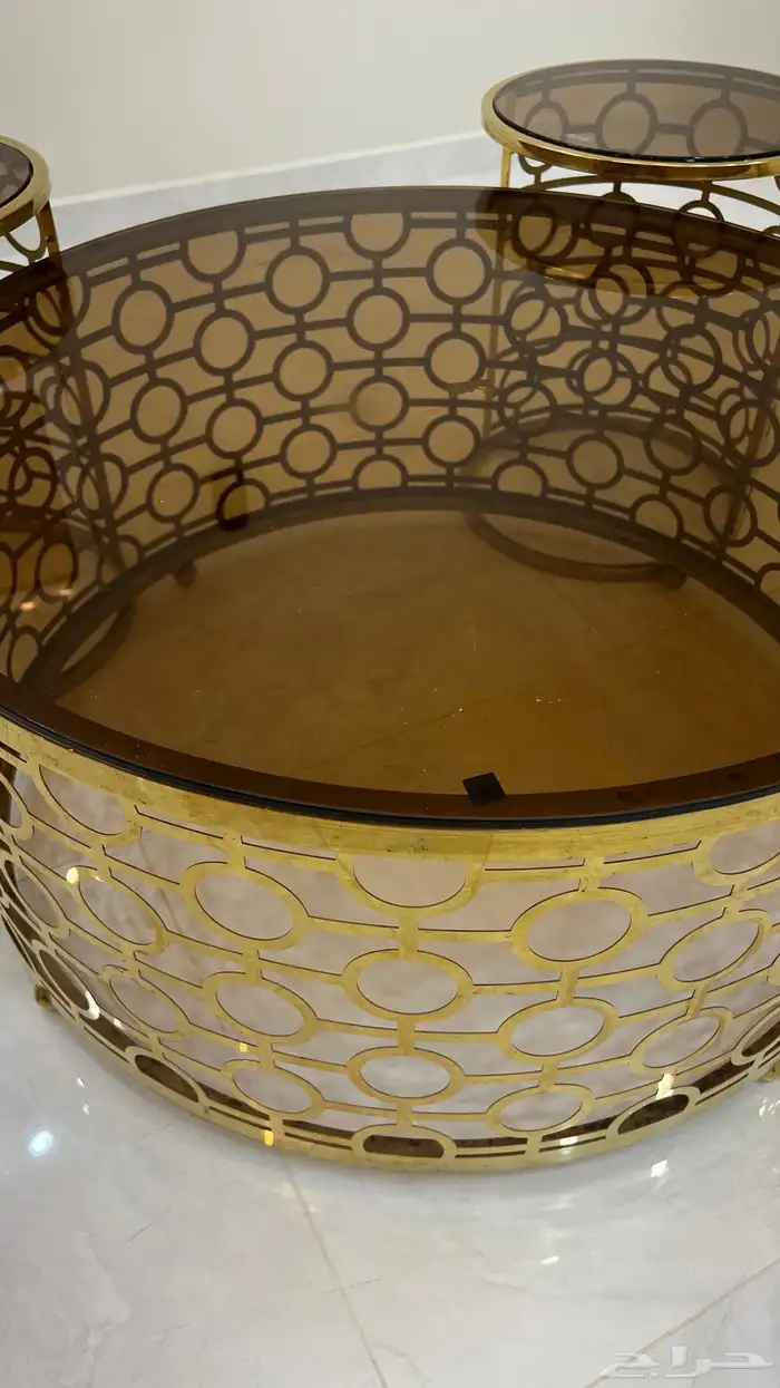 طاوله مع ثلاث خدمه للبيع ابي فيها 500 1