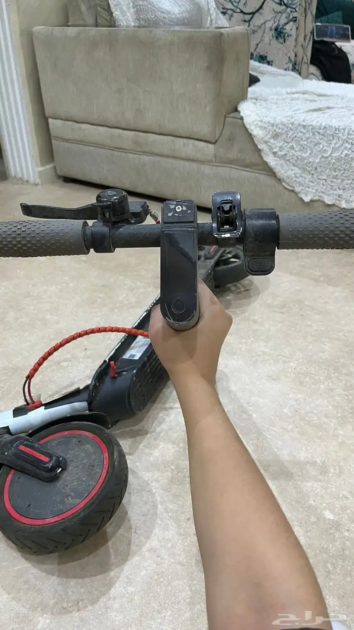 سكوتر طويل عيبه مكسور تركيبه سهل معى كل اغراضه 10