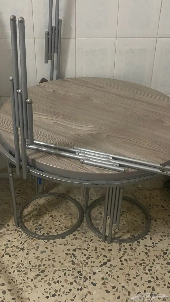 طاوله مع طوايلها الصغيره 1