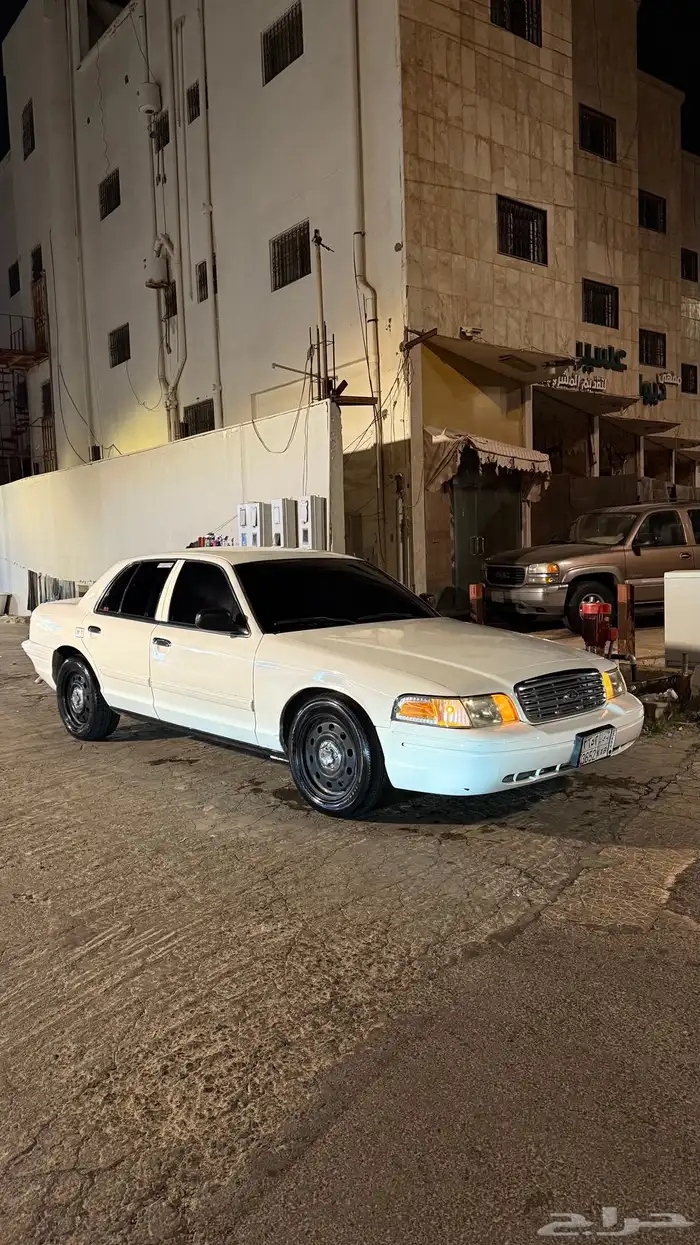 فورد بوليسي 8