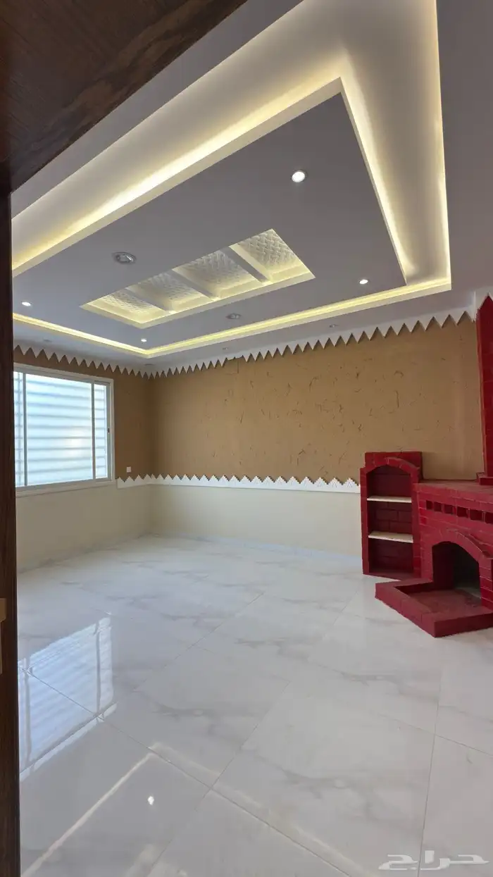 للبيع روف علوي بدرج داخلي وخارجي ابها الزهور طريق المحاله 28