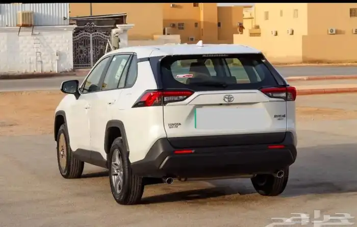 تويوتا واف فور LE 2023 13
