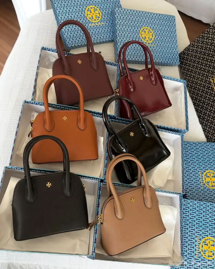 شنط ماركات طبق الأصل 199  فقط   والثانية ب180 89