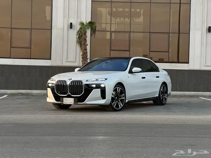بي ام دبليو 2023 740LI شبه جديد ناغي تحت الضمان والصيانه.. 1
