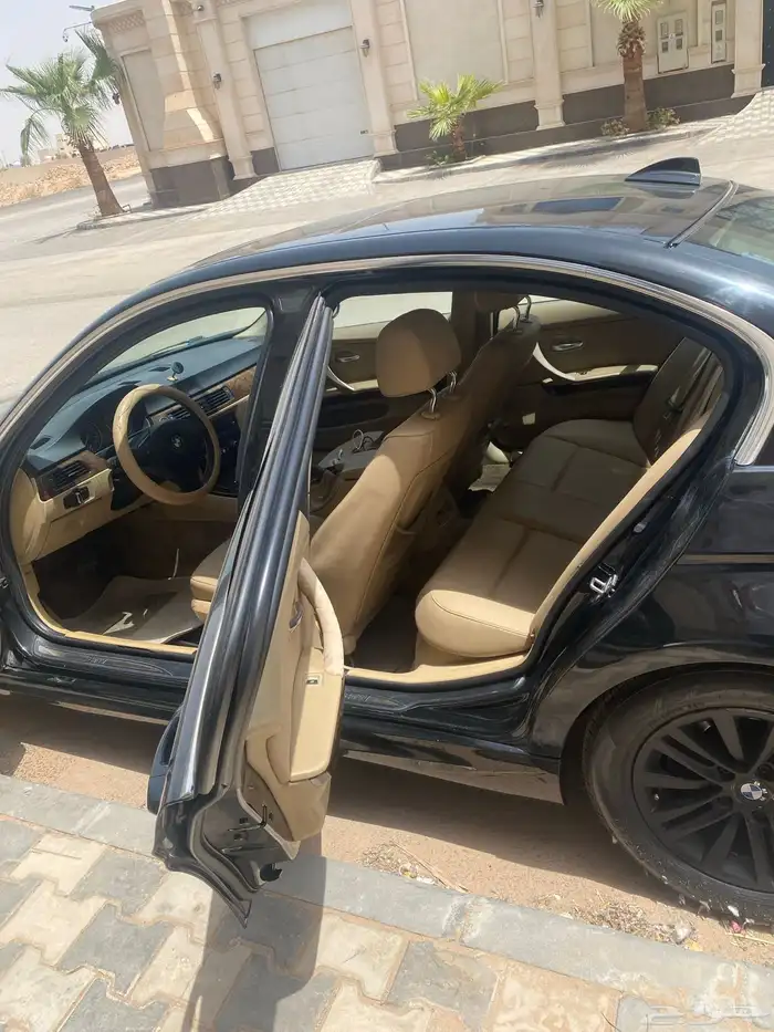 BMW 323i موديل 2011 21
