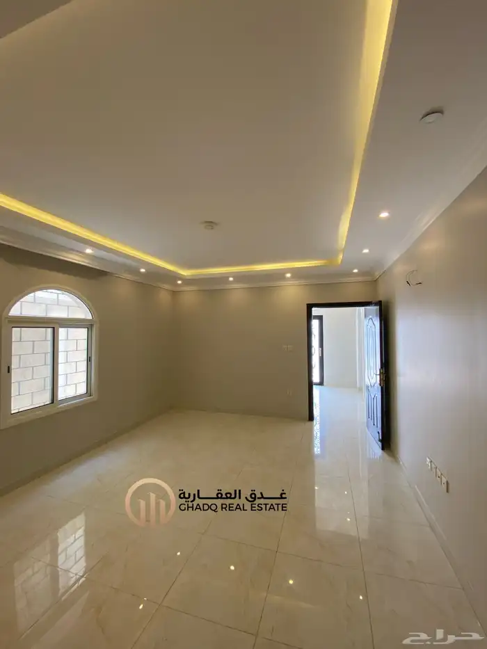 فيلا للبيع حي الشراع مساحة 437 7