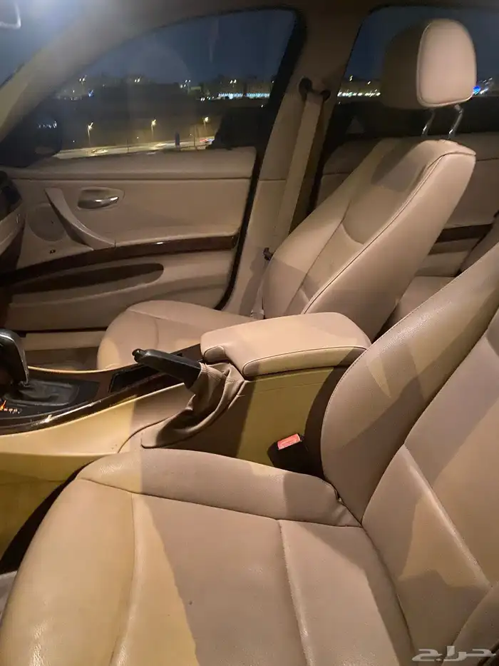 BMW 323i موديل 2011 17