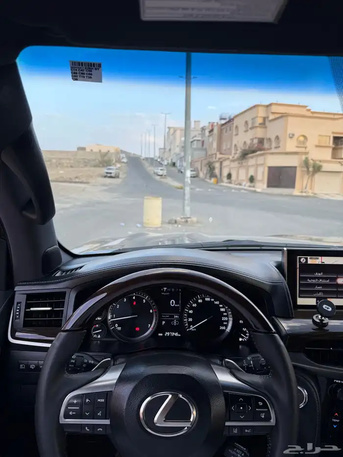 لكزس 2017 LX570 فل كامل سعودي وكالة على حالتة بدون ترهيم 34