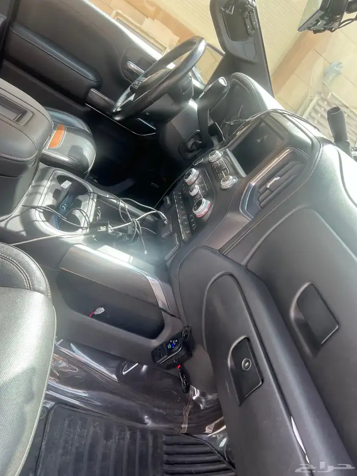سييراAT4 2020 اللون اسود GMC 9