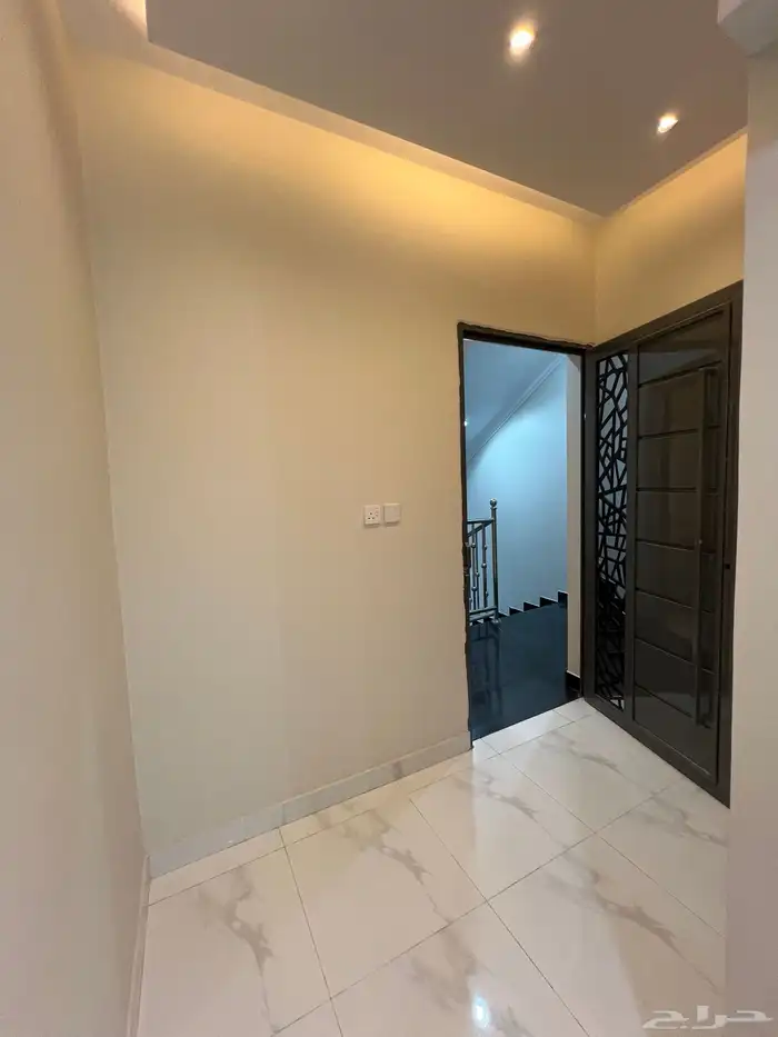 للبيع ادوار ارضيه وارواف علويه حى النور طريق الثمانين 34
