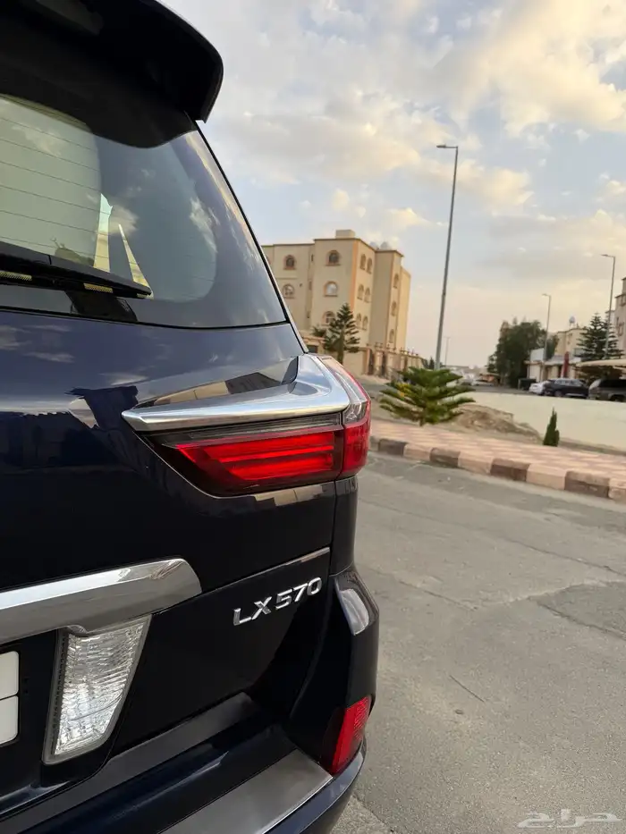 لكزس 2017 LX570 فل كامل سعودي وكالة على حالتة بدون ترهيم 11