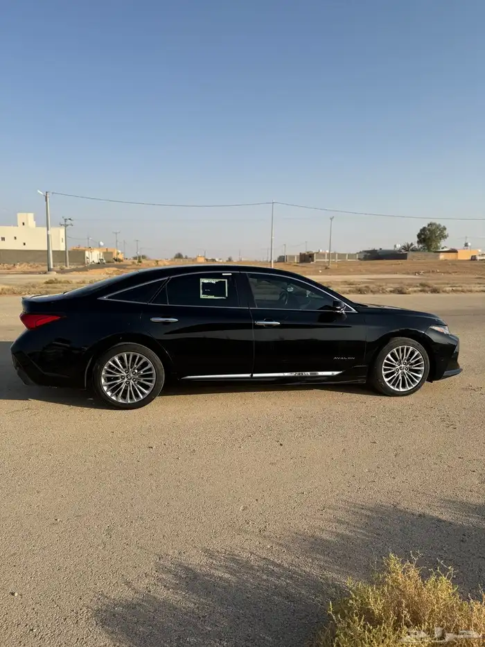 للبيع  تويوتا أفالون 2022 بريميوم اللون اسود 1