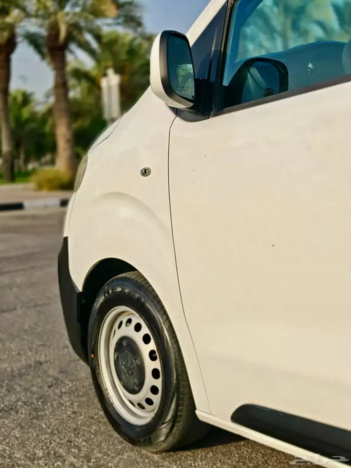فان بيجو اكسبيرت 2018 ديزل باص ثلاجة مخزن 12
