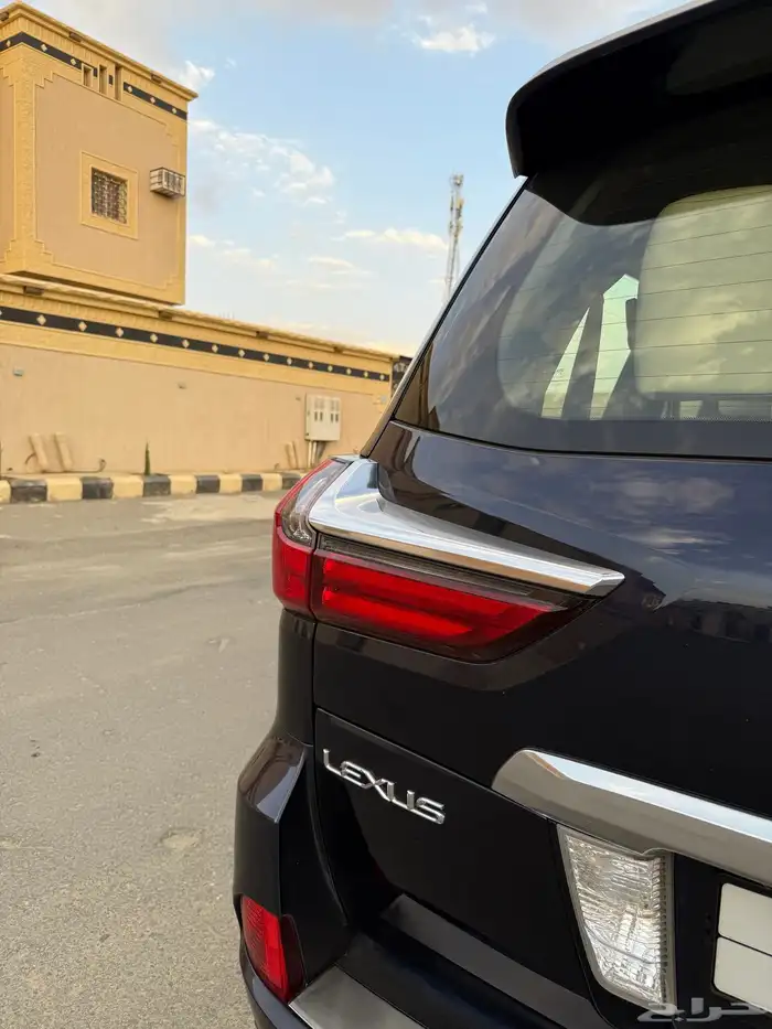 لكزس 2017 LX570 فل كامل سعودي وكالة على حالتة بدون ترهيم 12