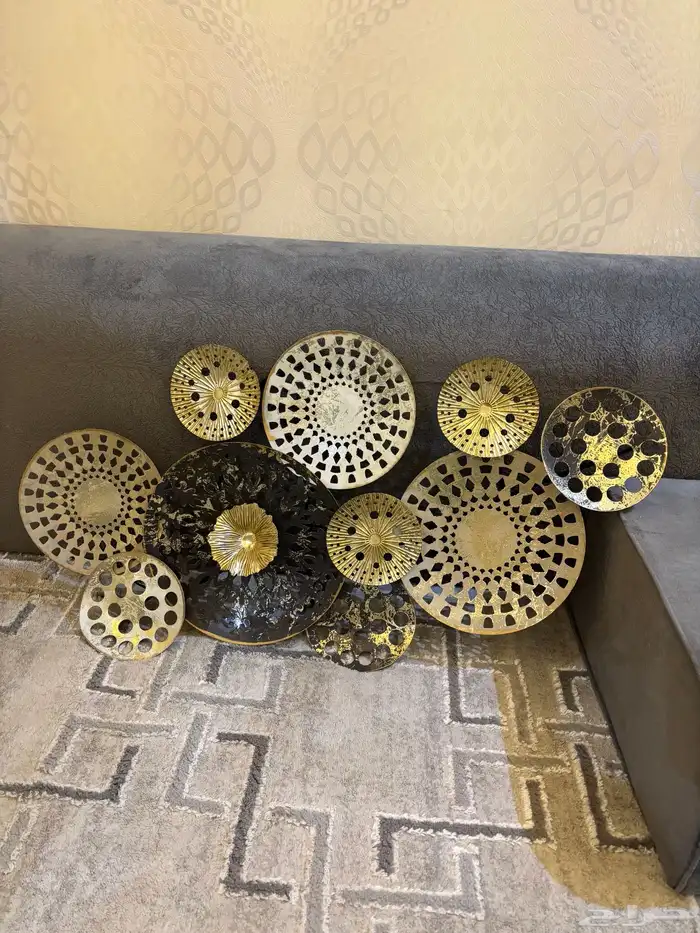 مجموعة مرايات وتحف نظيفه 2
