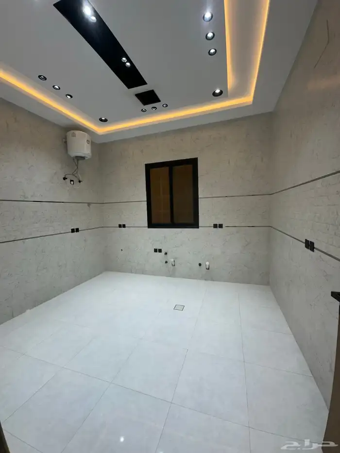 للبيع شقق ارضيه مستقله وشقق علويه بأسطح خاصه بحى الموسي 11