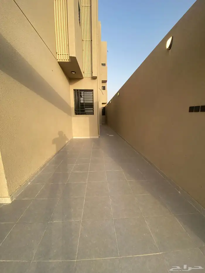 للبيع شقة دور ارضي مع بايك سيارة مدخل مستقل حي مخطط الراجحي 4