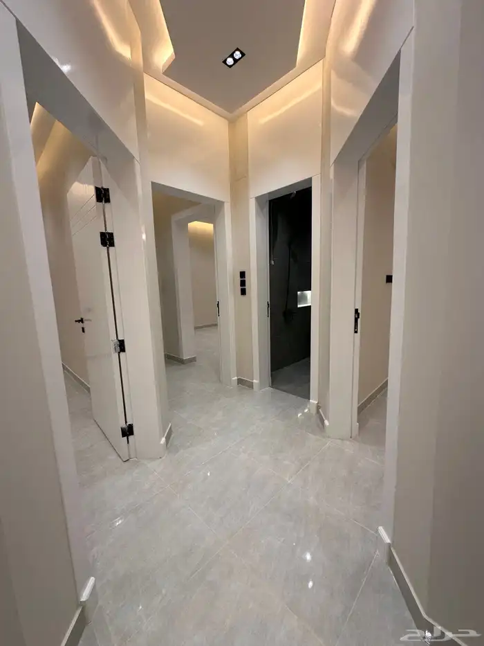 ادوار ارضيه بحوش تشطيب وتصميم مميز قرب المطار ونادي ضمك 12
