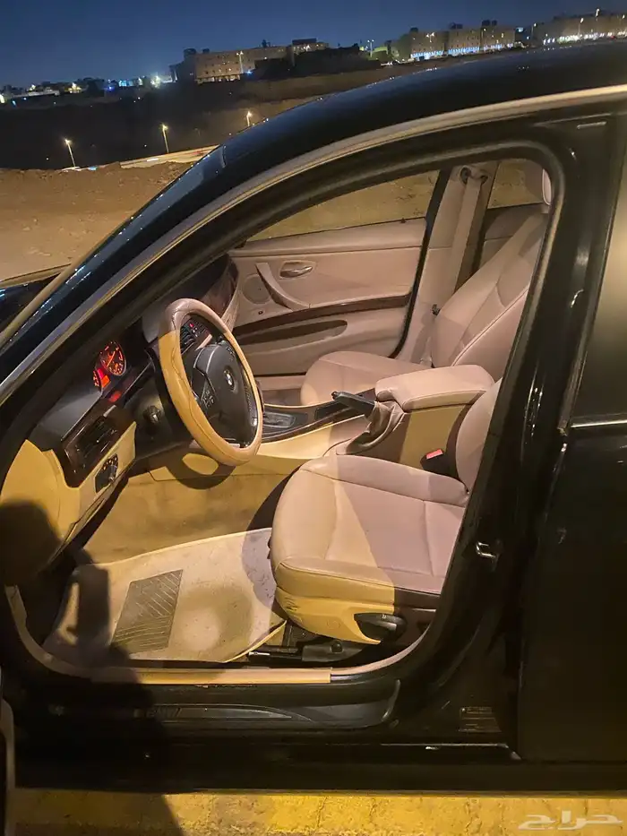 BMW 323i موديل 2011 15