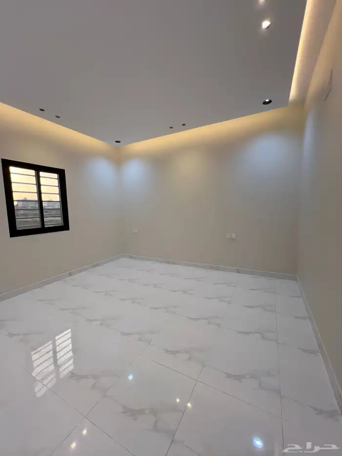للبيع ادوار ارضيه وارواف علويه حى النور طريق الثمانين 20