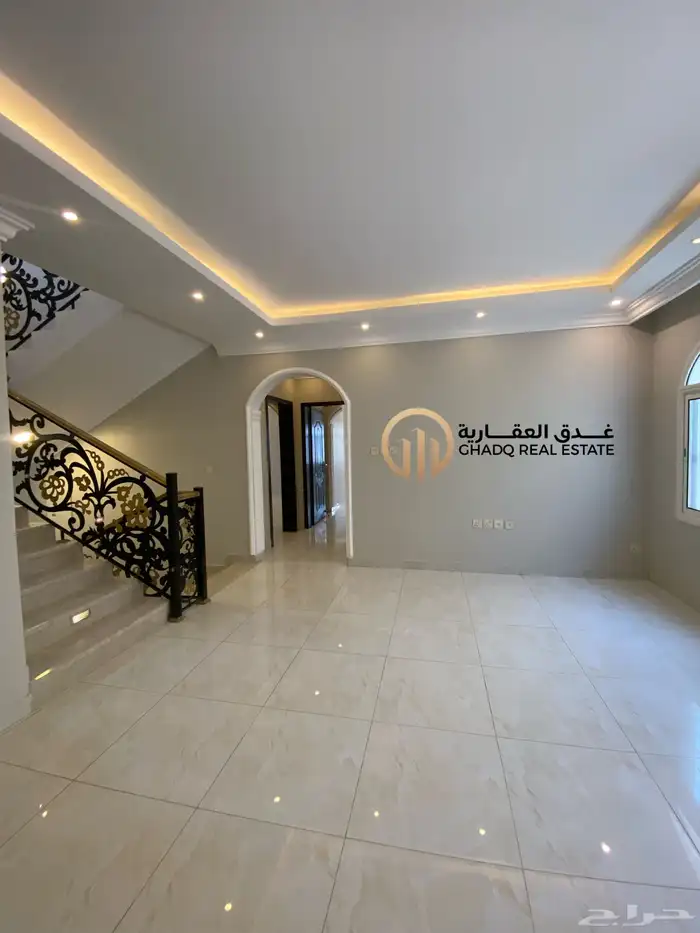 فيلا للبيع حي الشراع مساحة 437 13