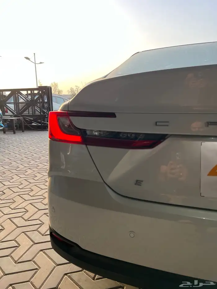 تويوتا كامري E هايبرد 2025 3