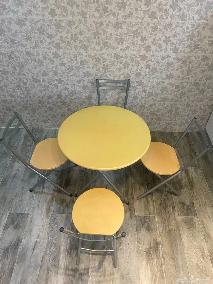 طاولة طعام بأربع كراسي 0