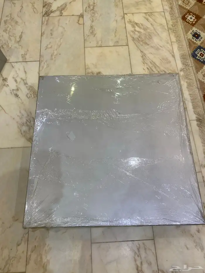 طاولة كبيرة و اربع طاوله صغيره 2