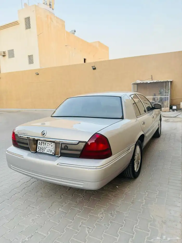 فورد جراند ماركيز 2010 امريكي نظيف 10