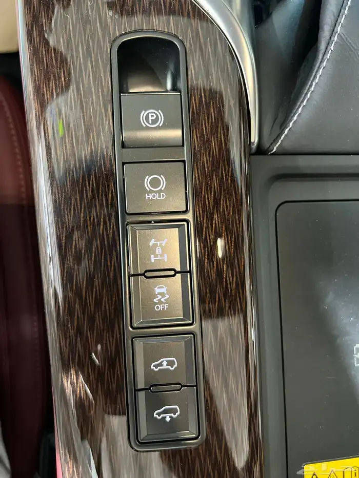 لكزس   LX600 - BB بنزين 2025 جديد سعودي 14