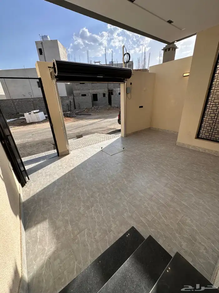 ادوار ارضيه بحوش تشطيب وتصميم مميز قرب المطار ونادي ضمك 2